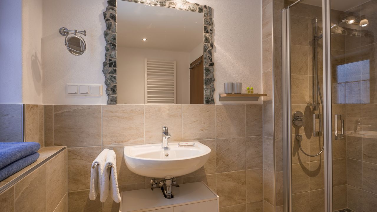 neu renoviertes Badezimmer neu renoviertes Badezimmer